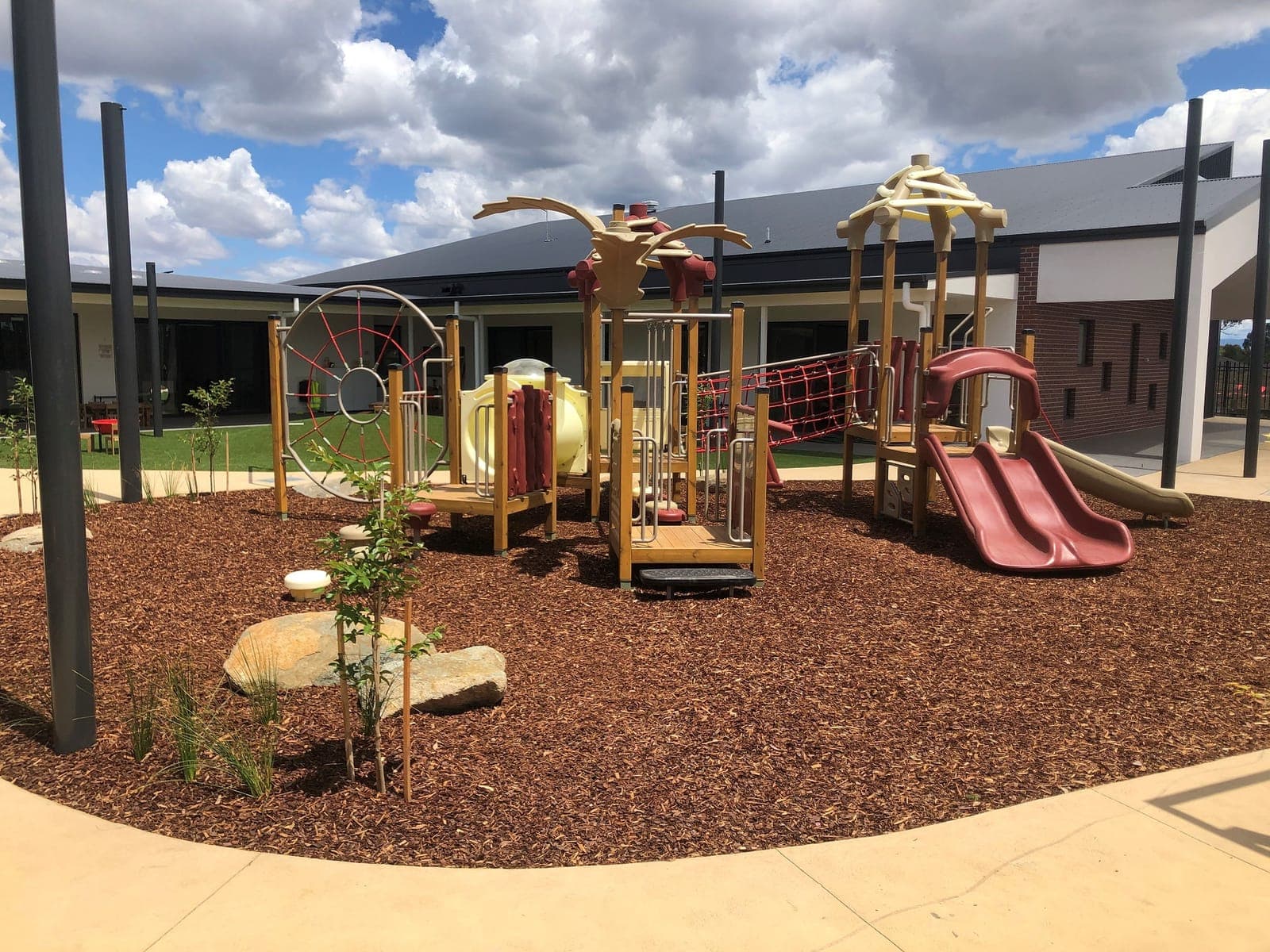 Throsby — photo 3