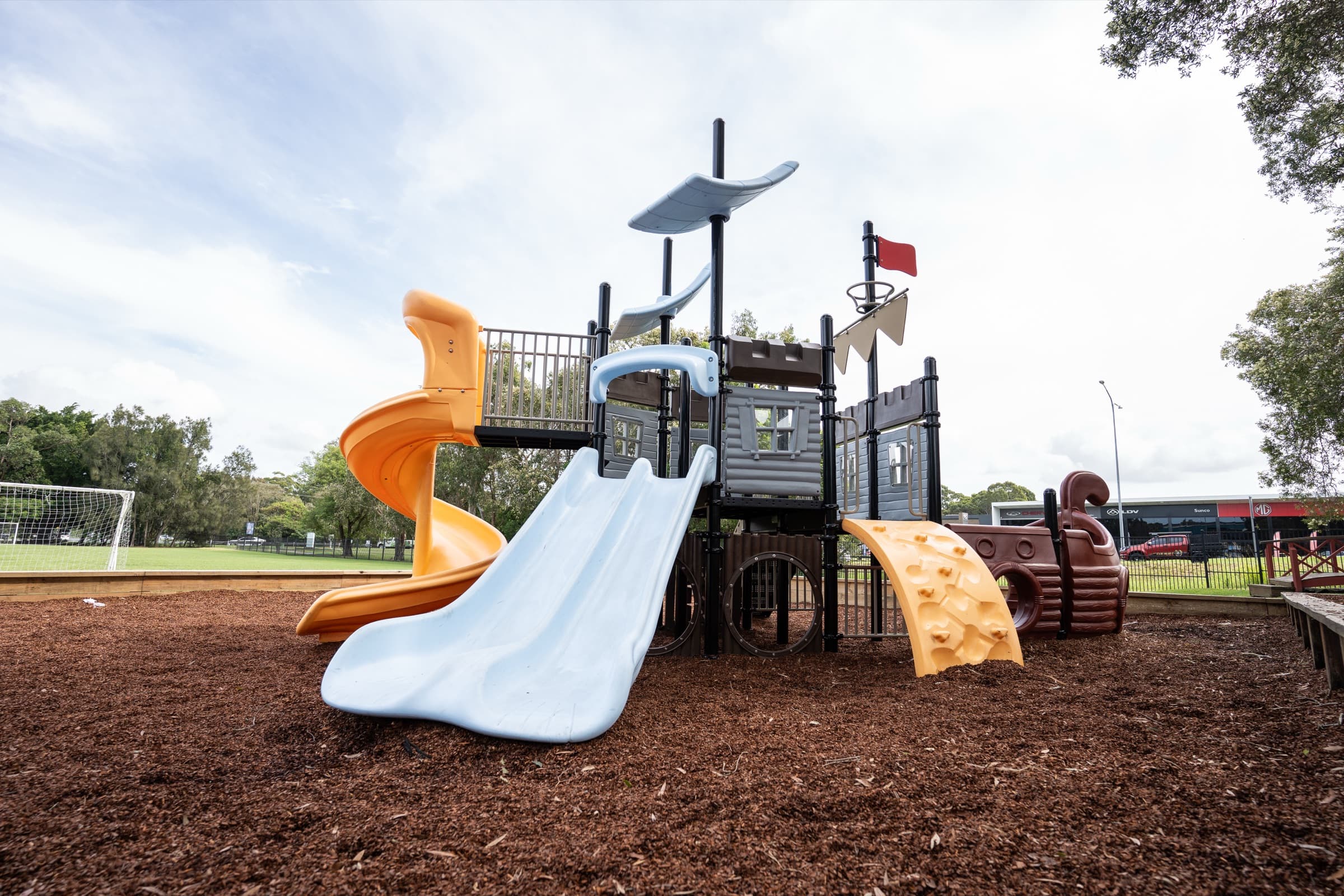 Commercial playgrounds & play systems